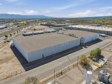 8.27 Acre Property - 101,943 SF Distribution Warehouse. Yard - photo 9