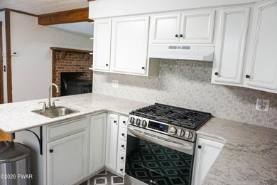 LARGE LOG HOME NESTLED IN A HIGHLY DESIRABLE COMMUNITY JUST - photo 9