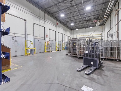 8.27 Acre Property - 101,943 SF Distribution Warehouse. Yard - photo 10