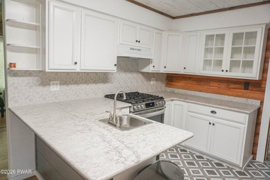 LARGE LOG HOME NESTLED IN A HIGHLY DESIRABLE COMMUNITY JUST - photo 10