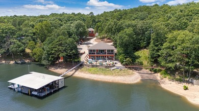 LUXURY WATERFRONT ESTATE Gated Entry, Custom Built Main + Guest - photo 1