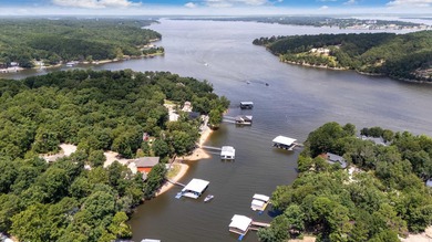 LUXURY WATERFRONT ESTATE Gated Entry, Custom Built Main + Guest - photo 4