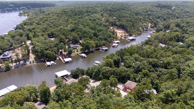 LUXURY WATERFRONT ESTATE Gated Entry, Custom Built Main + Guest - photo 5