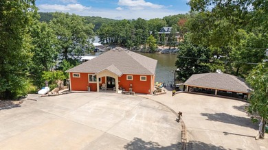 LUXURY WATERFRONT ESTATE Gated Entry, Custom Built Main + Guest - photo 6