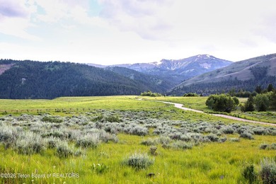 Outdoor recreationists, hikers & skiers will appreciate the - photo 4