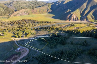 Outdoor recreationists, hikers & skiers will appreciate the - photo 8