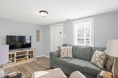 Profitable short term rental/  that stays rented!! Nestled in - photo 8