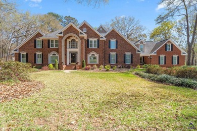 From the moment you arrive at 109 Crest Pointe in Warner Robins - photo 1