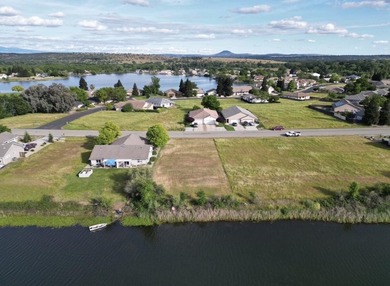 Build your dream home on the water in the gated community of - photo 8