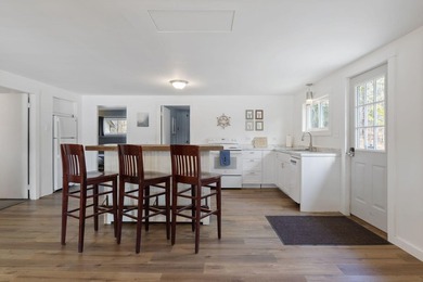 Welcome to this turnkey, fully furnished 4 season home on - photo 12