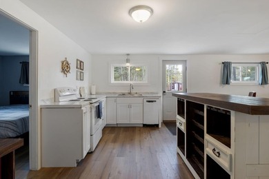 Welcome to this turnkey, fully furnished 4 season home on - photo 13