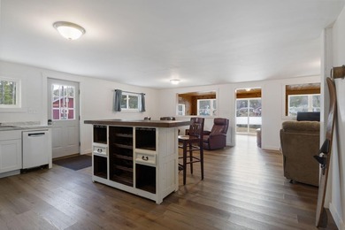 Welcome to this turnkey, fully furnished 4 season home on - photo 14
