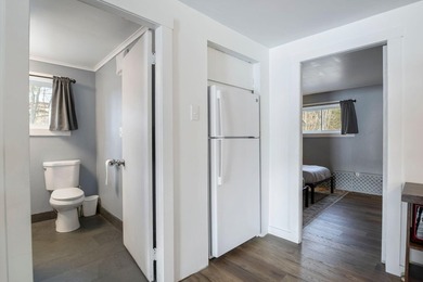 Welcome to this turnkey, fully furnished 4 season home on - photo 24