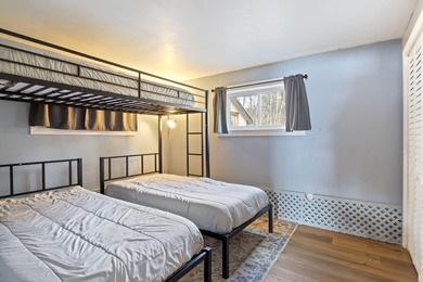 Welcome to this turnkey, fully furnished 4 season home on - photo 27