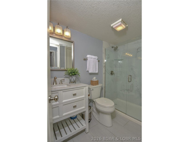 Beautiful condo with very tasteful style and colors! The unit - photo 28