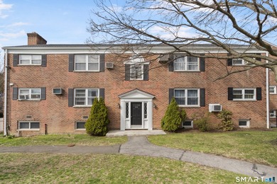 Welcome to this well-maintained Co-Op located in the desirable - photo 3