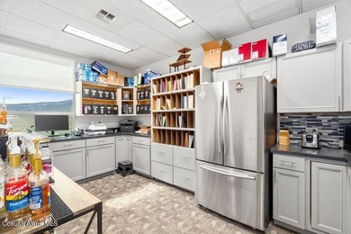 Prime Post Falls professional office building offering 6,944