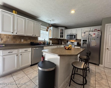 OPEN HOUSE 7/26. Spacious beautiful 4-bedroom, 2.5-bath home - photo 9