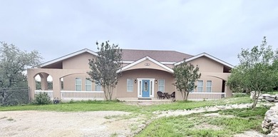 Discover the perfect blend of Hill Country charm, privacy, and - photo 1
