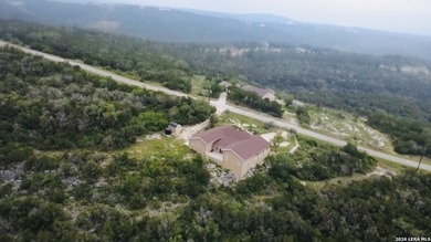 Discover the perfect blend of Hill Country charm, privacy, and - photo 4