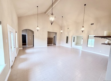 Discover the perfect blend of Hill Country charm, privacy, and - photo 6