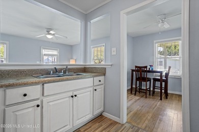 This cute Pascagoula cottage is close to the beach, parks, and - photo 11