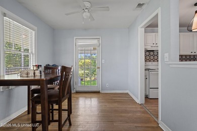 This cute Pascagoula cottage is close to the beach, parks, and - photo 12