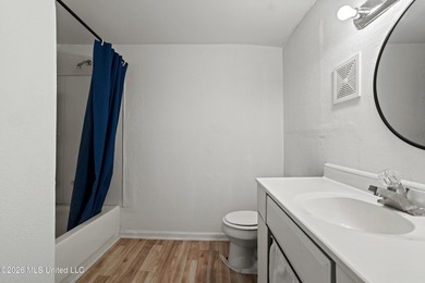 This cute Pascagoula cottage is close to the beach, parks, and - photo 16