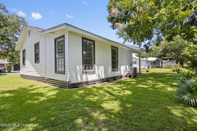 This cute Pascagoula cottage is close to the beach, parks, and - photo 21