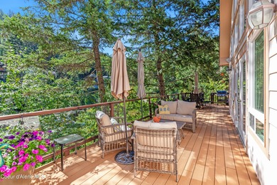 Rare Windy Bay waterfront on Hayden Lake! Private, serene, and