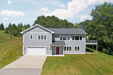 New in 2021, this 4 bedroom, 3 full bath home has stunning Lake - photo 6