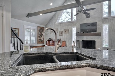 Big on space, big on style-this Hideaway gem delivers - photo 12