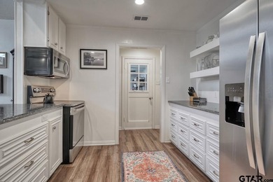 Big on space, big on style-this Hideaway gem delivers - photo 13