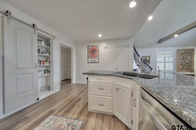 Big on space, big on style-this Hideaway gem delivers - photo 15