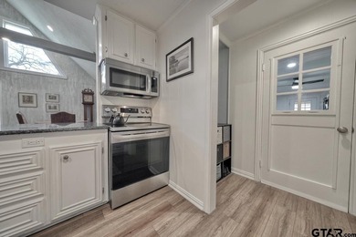 Big on space, big on style-this Hideaway gem delivers - photo 16