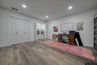Big on space, big on style-this Hideaway gem delivers - photo 21