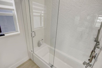 Lake vistas & interior design where classic elegance meets - photo 24
