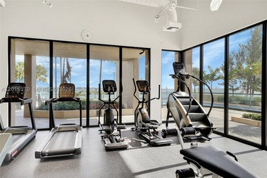 Stunningly renovated, extra large 2 Bed/ 2 Bath residence with - photo 33