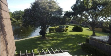 Lake Townhome/Townhouse For Sale in Palm Beach Gardens, Florida