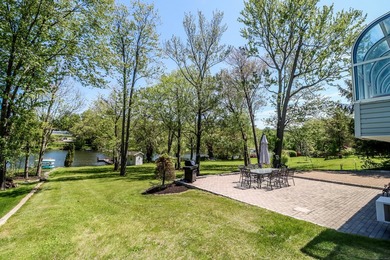 Candlewood Lake Waterfront! Embrace the beauty of Candlewood - photo 3