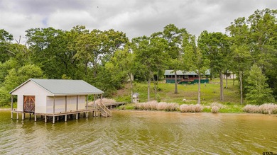 Adorable log cabin on beautiful Lake Winnsboro nestled in a - photo 12