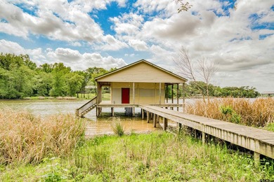 Adorable log cabin on beautiful Lake Winnsboro nestled in a - photo 15
