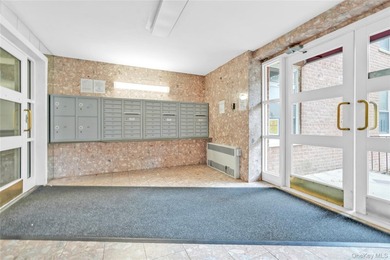 Beautifully renovated top-floor one-bedroom co-op in the heart - photo 18