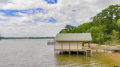 Adorable log cabin on beautiful Lake Winnsboro nestled in a - photo 19