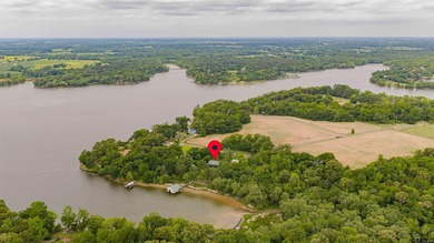 Adorable log cabin on beautiful Lake Winnsboro nestled in a - photo 21
