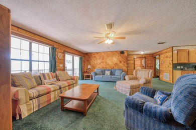 Adorable log cabin on beautiful Lake Winnsboro nestled in a - photo 24