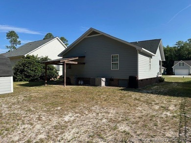 Welcome to 352 Gray's Lane, White Lake. Sitting pretty at a - photo 5