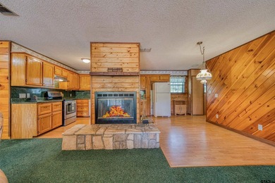 Adorable log cabin on beautiful Lake Winnsboro nestled in a - photo 26
