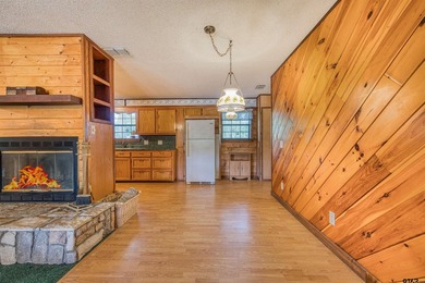 Adorable log cabin on beautiful Lake Winnsboro nestled in a - photo 27