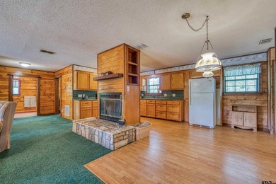 Adorable log cabin on beautiful Lake Winnsboro nestled in a - photo 28